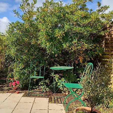 With Garden 5mn Holiday home